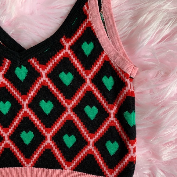 **MUST GO** Very Cropped Argyle Heart Tank - Picture 2 of 2